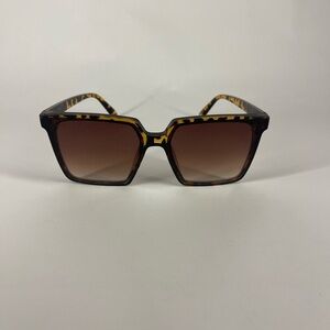 Chic Tortoise Shell Square Sunglasses